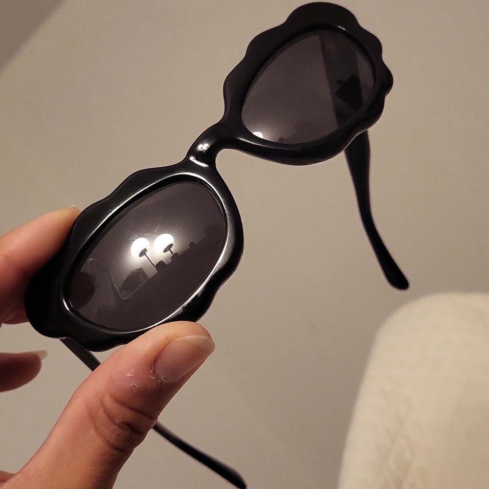 Fashion Brand Company Black Hole Sunglasses with Case